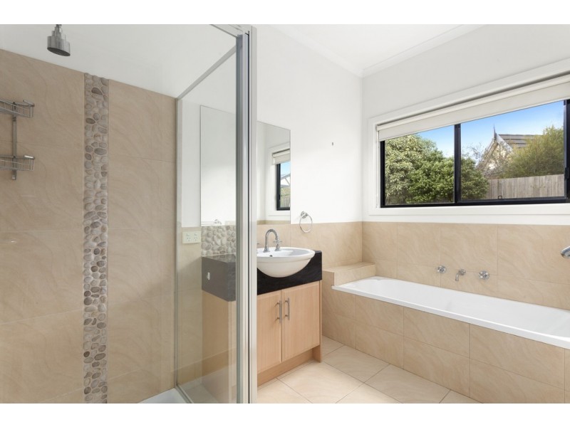 2-4 Bayvista Parade, Drysdale VIC 3222