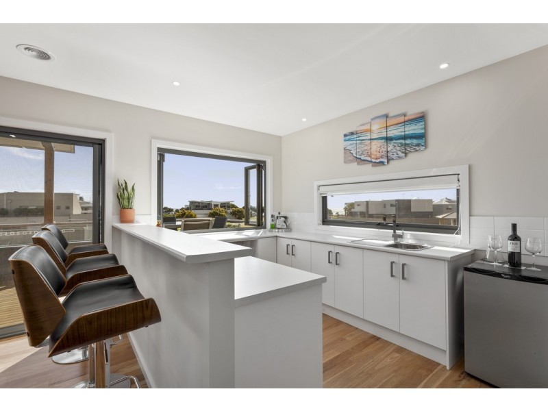 10 Mizzen Court, Indented Head VIC 3223