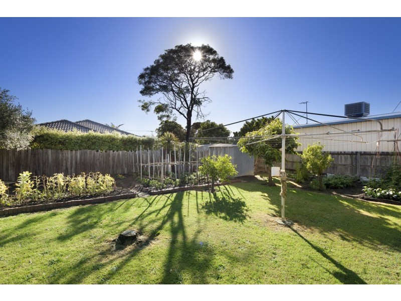 27 Thomson Boulevard, St Leonards VIC 3223