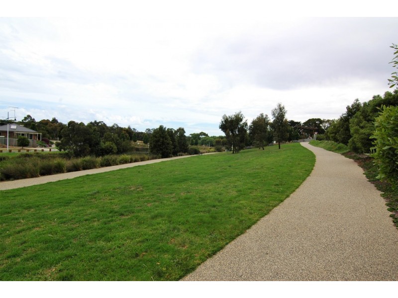7 Waterhaven Boulevard, Drysdale VIC 3222