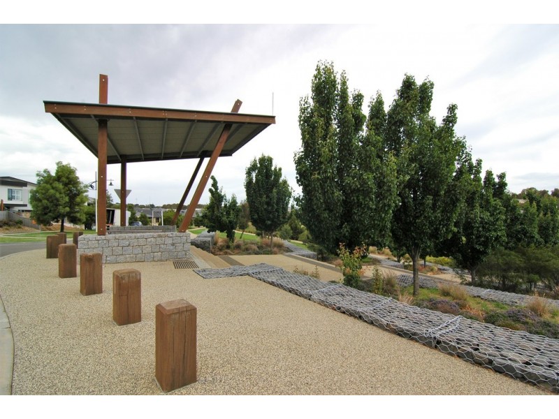 7 Waterhaven Boulevard, Drysdale VIC 3222