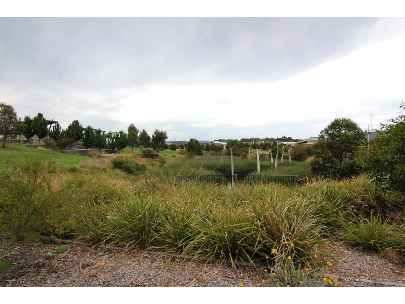 7 Waterhaven Boulevard, Drysdale VIC 3222