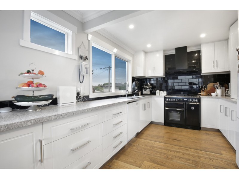 11 Rhonda Avenue, St Leonards VIC 3223