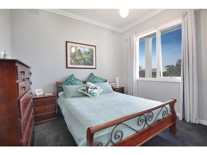 11 Rhonda Avenue, St Leonards VIC 3223