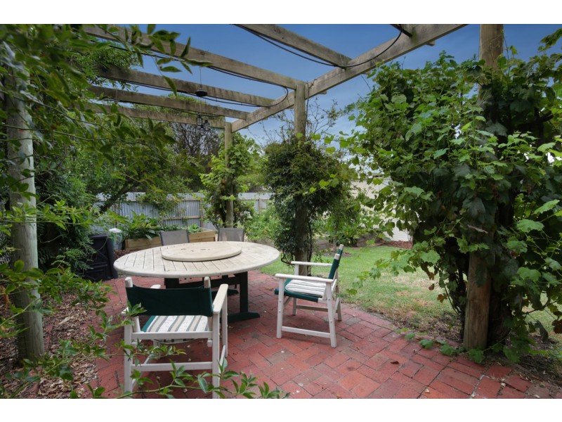 11 Rhonda Avenue, St Leonards VIC 3223