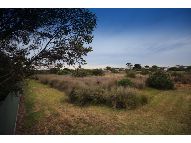 11 Rhonda Avenue, St Leonards VIC 3223