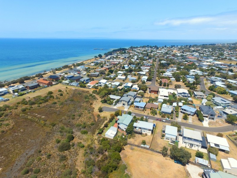 11 Rhonda Avenue, St Leonards VIC 3223