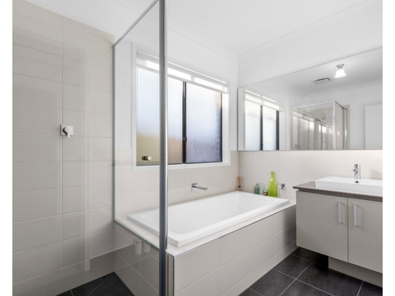 33 Centennial Boulevard, Curlewis VIC 3222