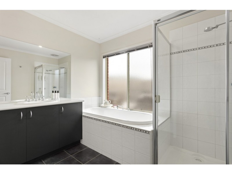 16 Bayvista Parade, Drysdale VIC 3222