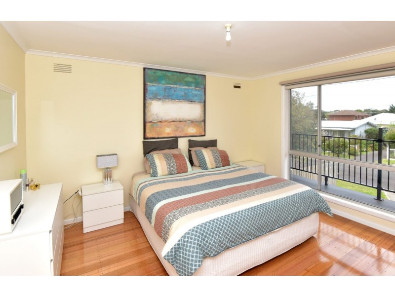 5 Rhonda Avenue, St Leonards VIC 3223