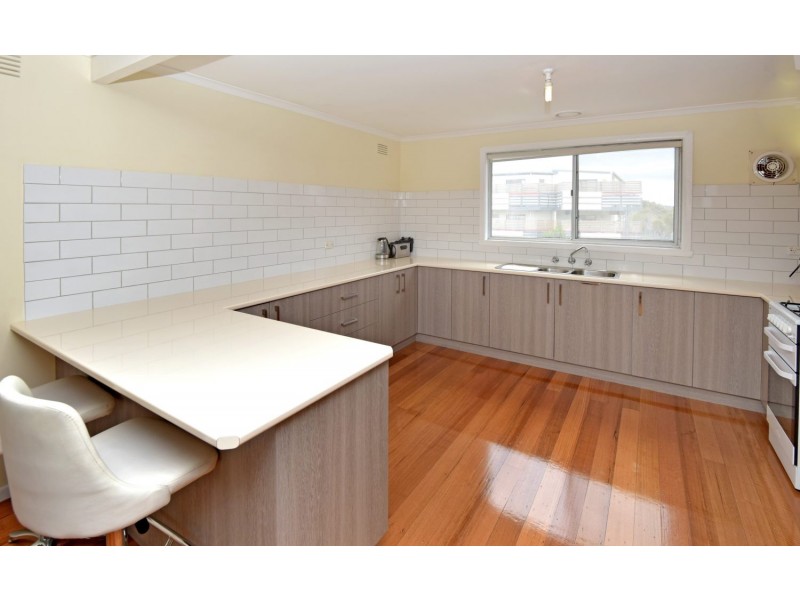 5 Rhonda Avenue, St Leonards VIC 3223