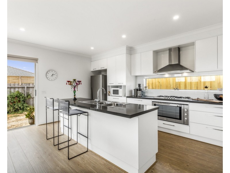 53 Miranda Crescent, St Leonards VIC 3223