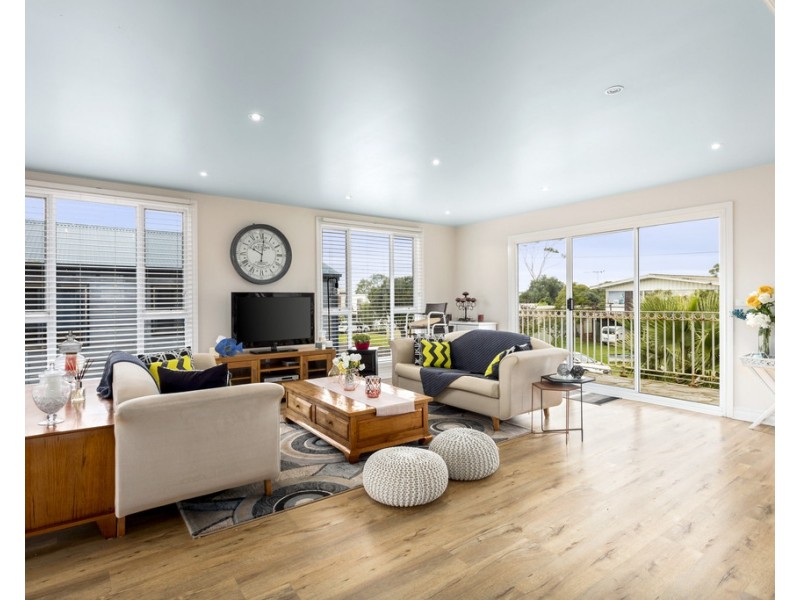 18 Gilbert Street, St Leonards VIC 3223