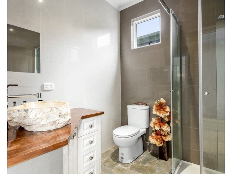 18 Gilbert Street, St Leonards VIC 3223