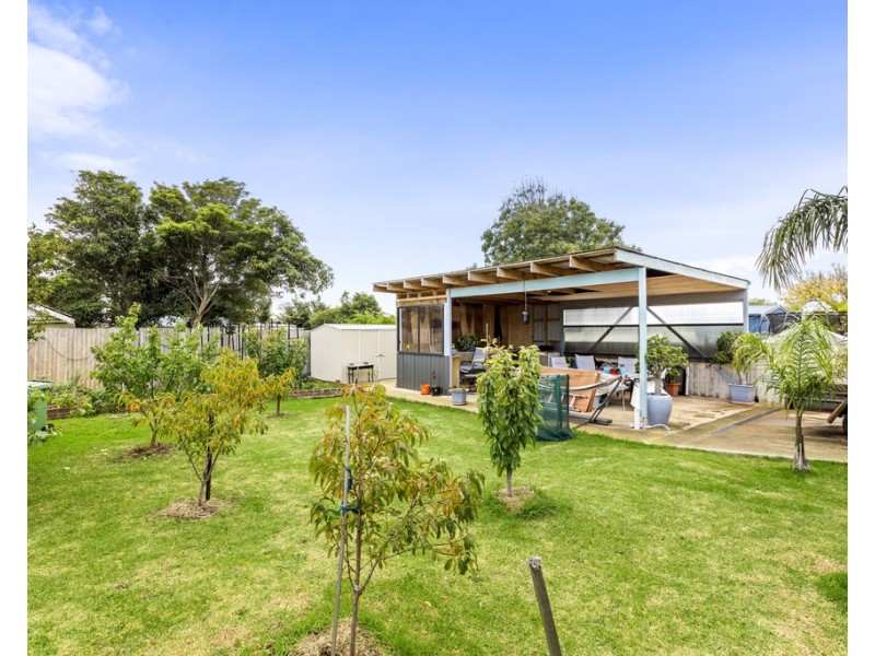 18 Gilbert Street, St Leonards VIC 3223