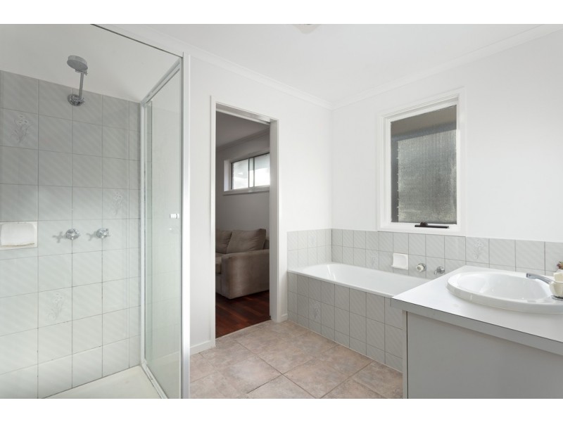 6 Gwinganna Drive, Clifton Springs VIC 3222