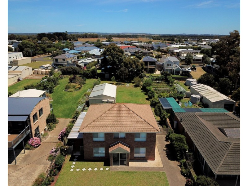 99 Bluff Road, St Leonards VIC 3223