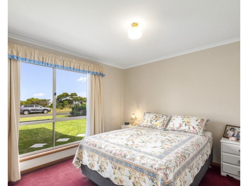 99 Bluff Road, St Leonards VIC 3223