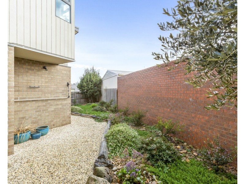 2/13 Gregory Court, Indented Head VIC 3223
