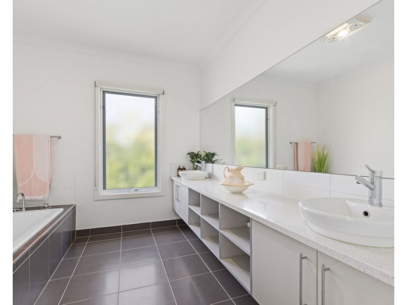 147 Bluff Road, St Leonards VIC 3223