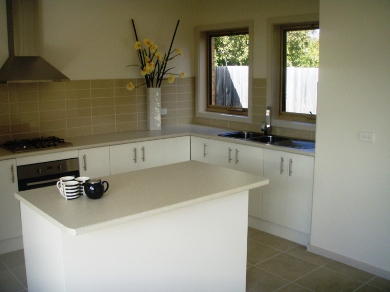 2/6 Edith Court, St Leonards VIC 3223