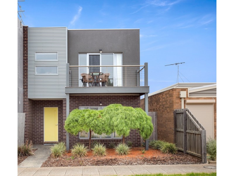 7 Seacrest Walk, St Leonards VIC 3223