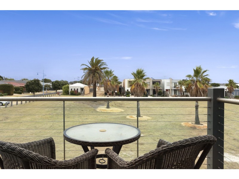 7 Seacrest Walk, St Leonards VIC 3223