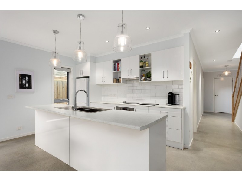 7 Seacrest Walk, St Leonards VIC 3223