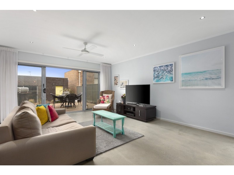 7 Seacrest Walk, St Leonards VIC 3223