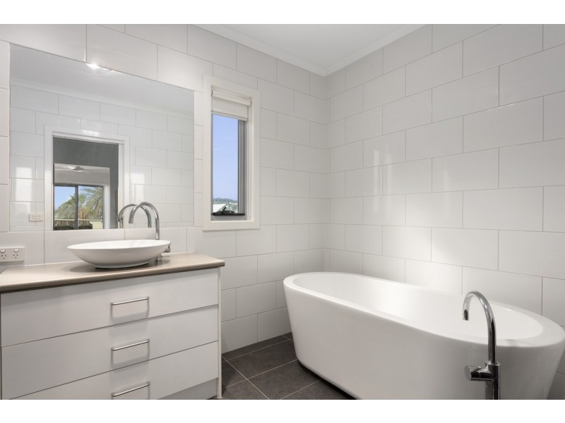 7 Seacrest Walk, St Leonards VIC 3223