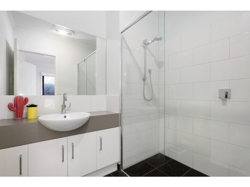7 Seacrest Walk, St Leonards VIC 3223
