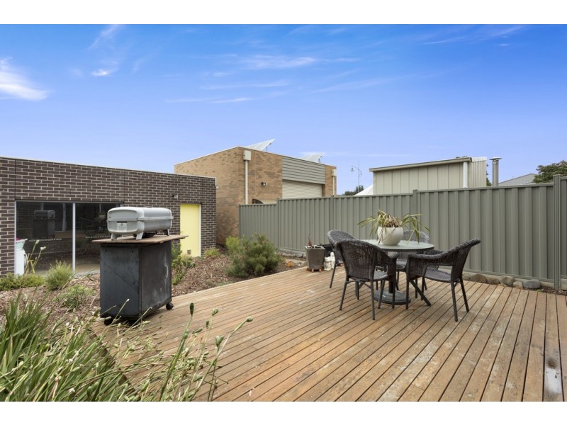 7 Seacrest Walk, St Leonards VIC 3223