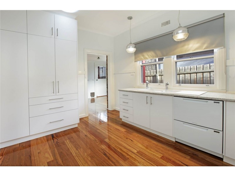 8 Philip Street, Manifold Heights VIC 3218