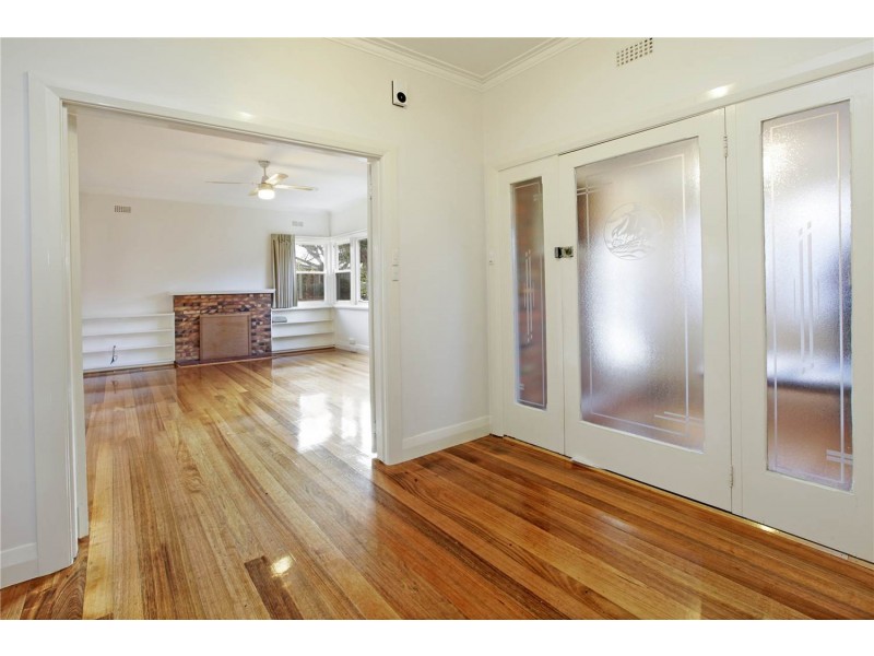 8 Philip Street, Manifold Heights VIC 3218