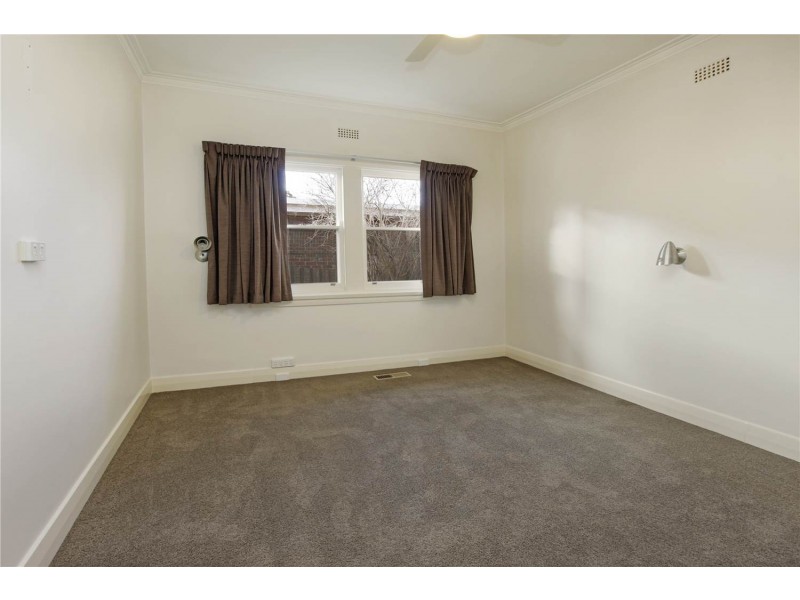 8 Philip Street, Manifold Heights VIC 3218