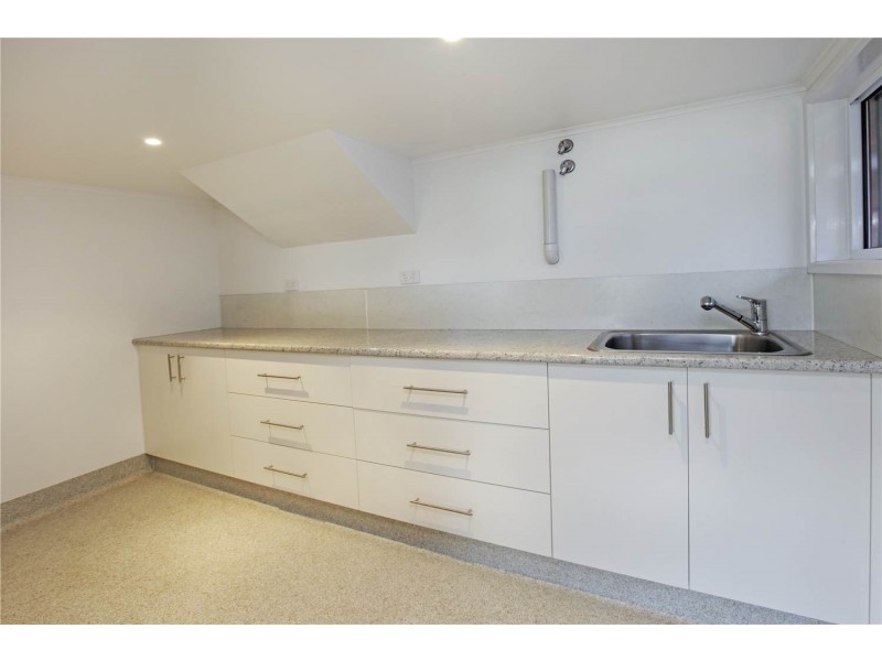 8 Philip Street, Manifold Heights VIC 3218