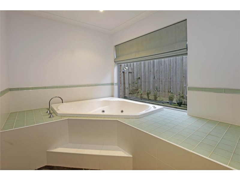 7 Woodleigh Close, Leopold VIC 3224
