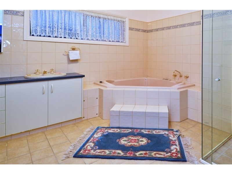 5 Mandlay Close, Leopold VIC 3224