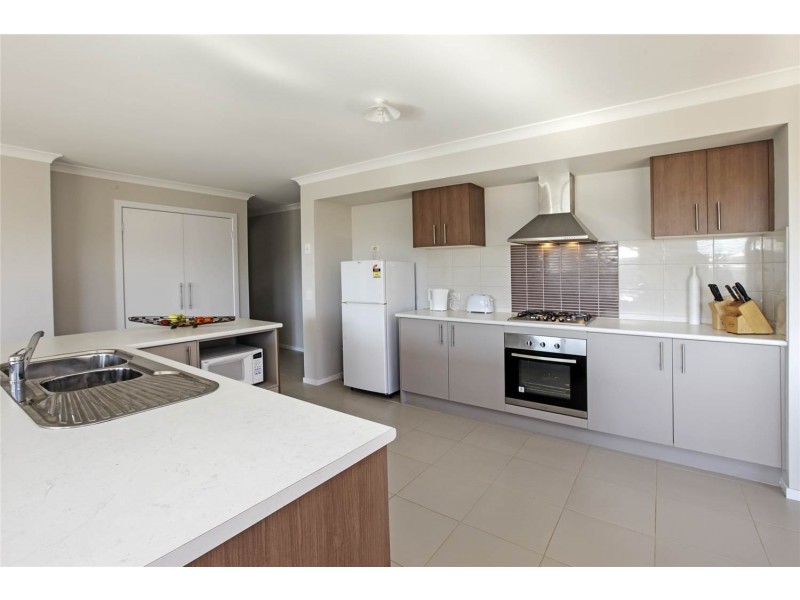 6 Wave Street, St Leonards VIC 3223