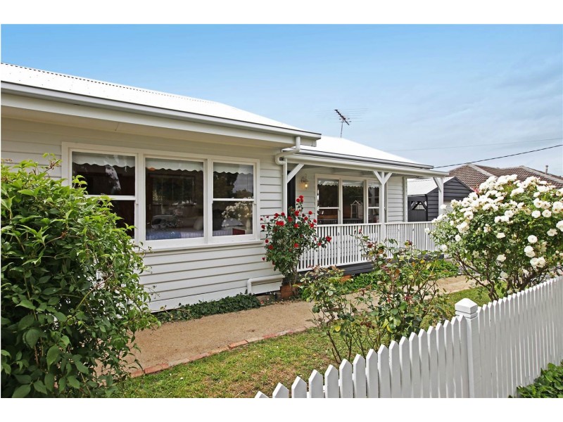 6 Howe Court, Geelong West VIC 3218