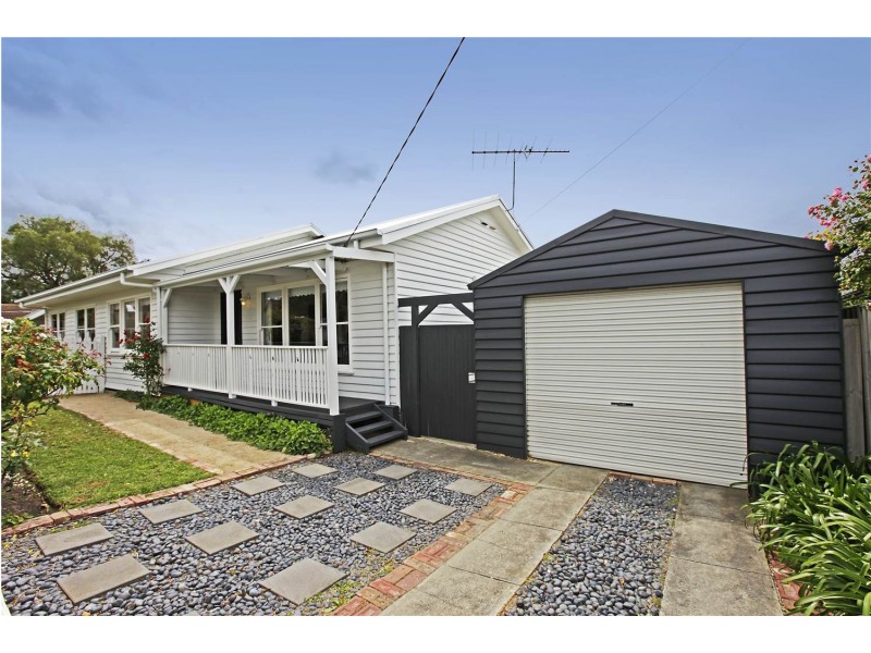 6 Howe Court, Geelong West VIC 3218