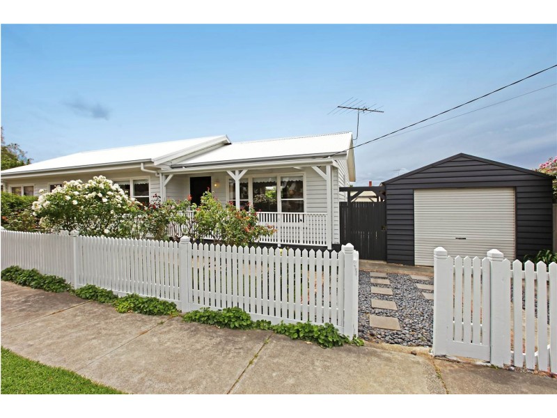 6 Howe Court, Geelong West VIC 3218