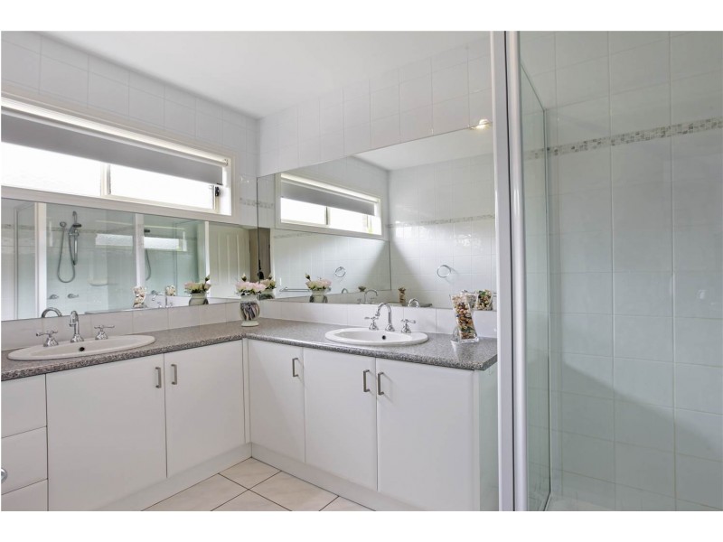 1/11 Fairview Court, Drysdale VIC 3222