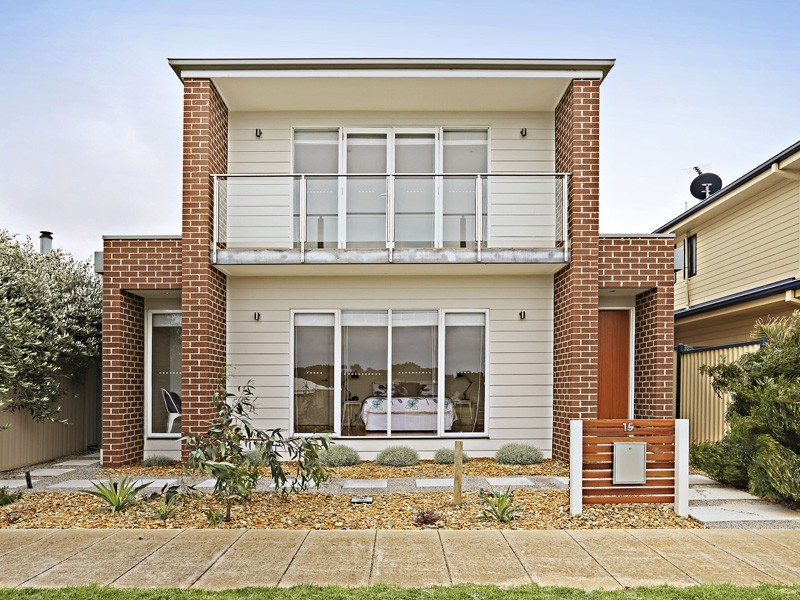 15 Harbour Way, St Leonards VIC 3223