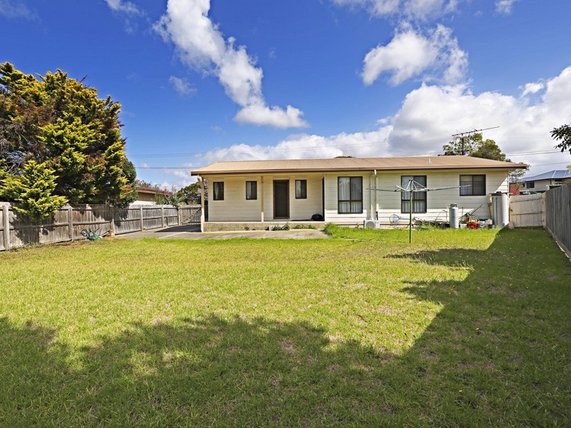 55 Lake View Crescent, St Leonards VIC 3223