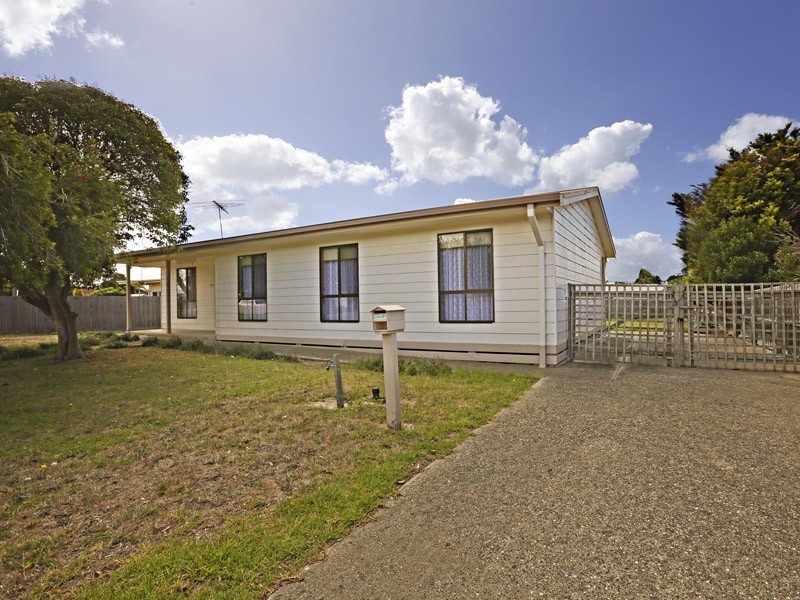 55 Lake View Crescent, St Leonards VIC 3223