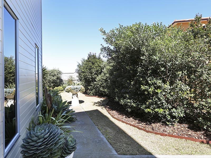 2/23 Wintersun Court, Drysdale VIC 3222