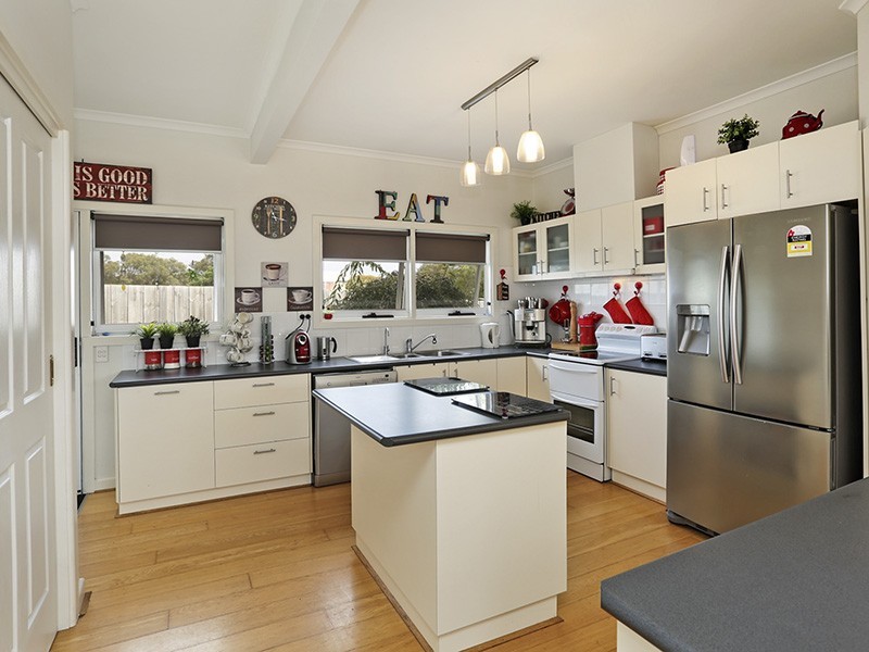 8 De Burgh Road, Drysdale VIC 3222