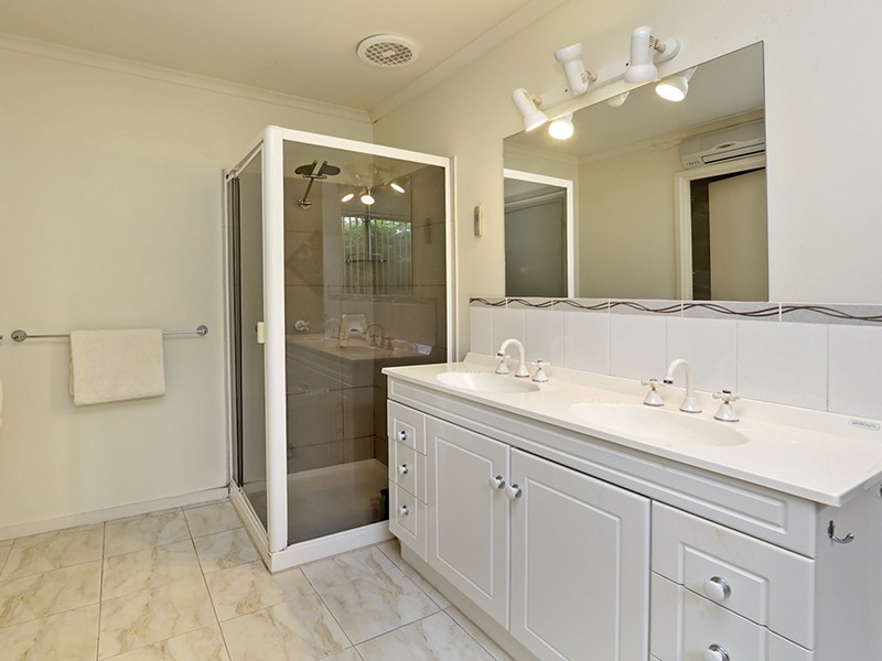 4 Eastwood Crescent, Drysdale VIC 3222