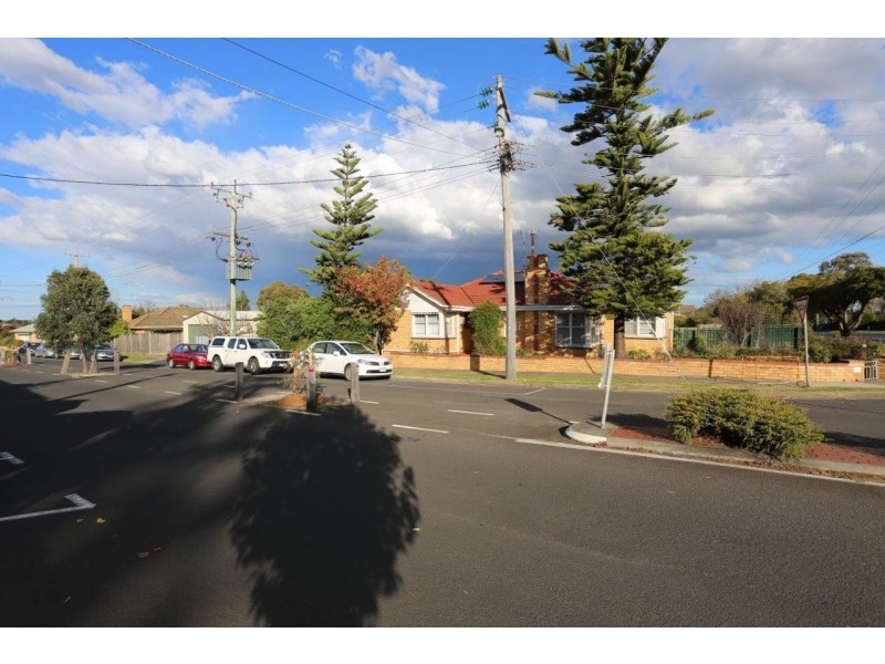 83 South Valley Road, Highton VIC 3216